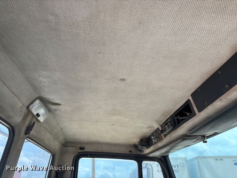 image for item EO4295 2001 Freightliner FL112 semi truck