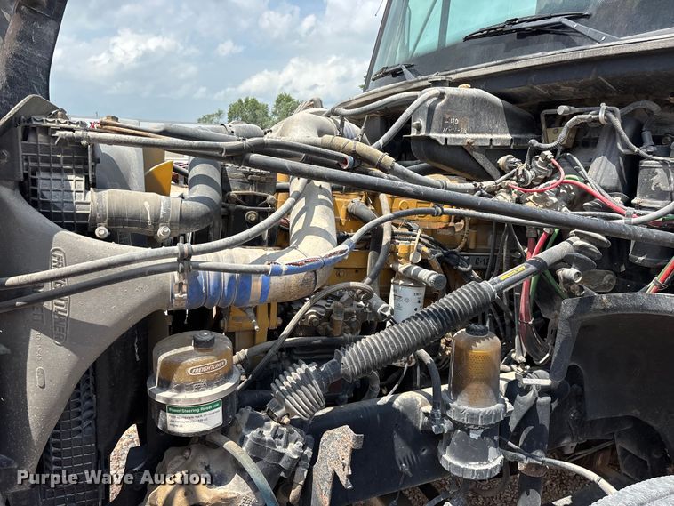 image for item EO4295 2001 Freightliner FL112 semi truck