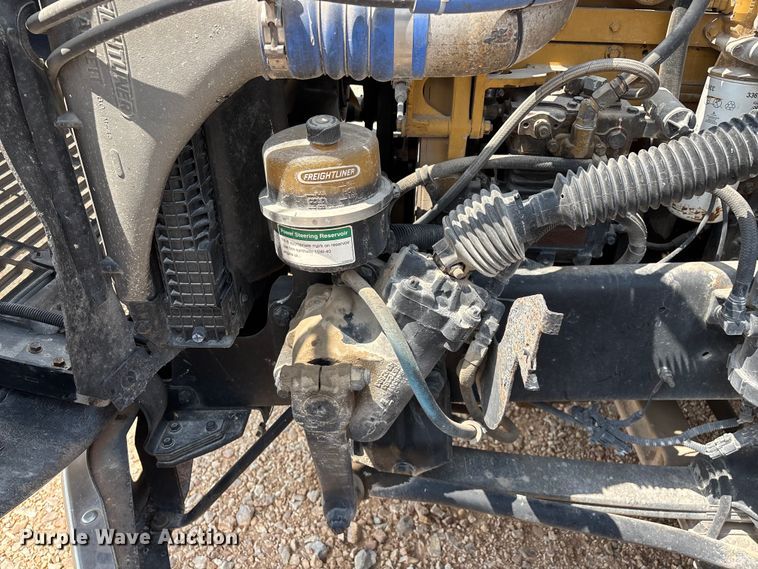 image for item EO4295 2001 Freightliner FL112 semi truck