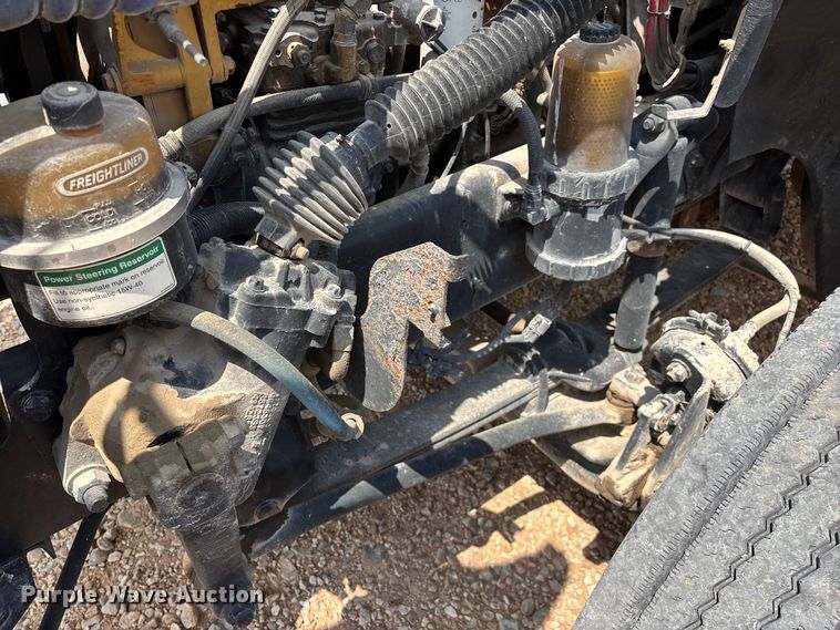 image for item EO4295 2001 Freightliner FL112 semi truck