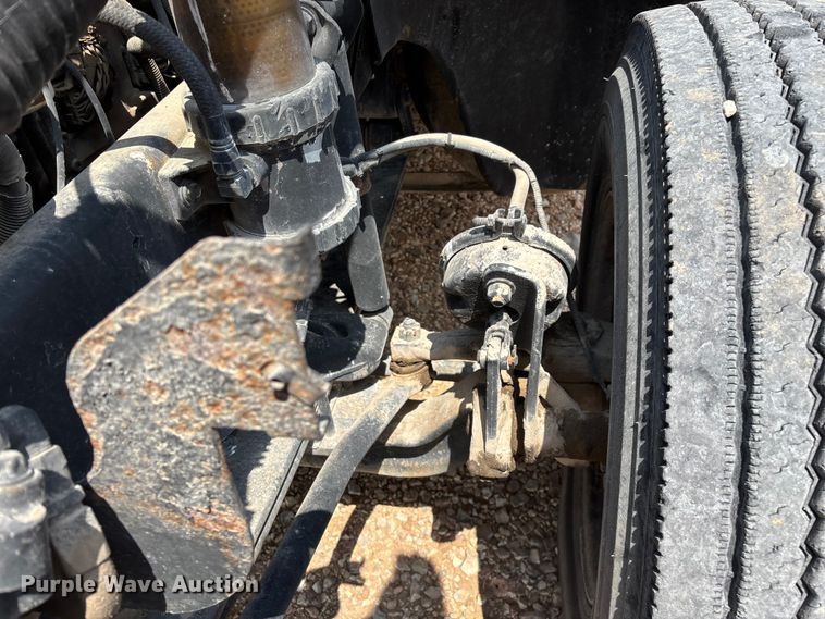 image for item EO4295 2001 Freightliner FL112 semi truck