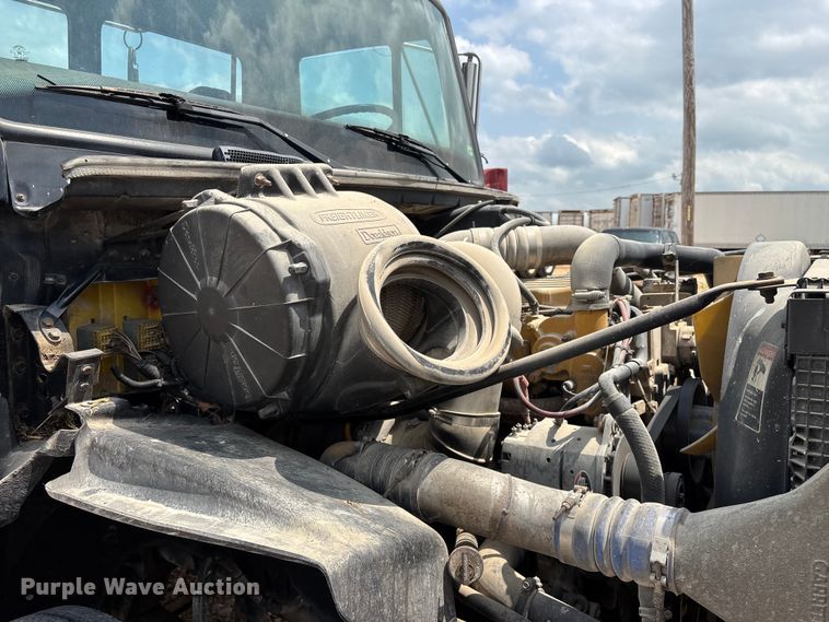 image for item EO4295 2001 Freightliner FL112 semi truck