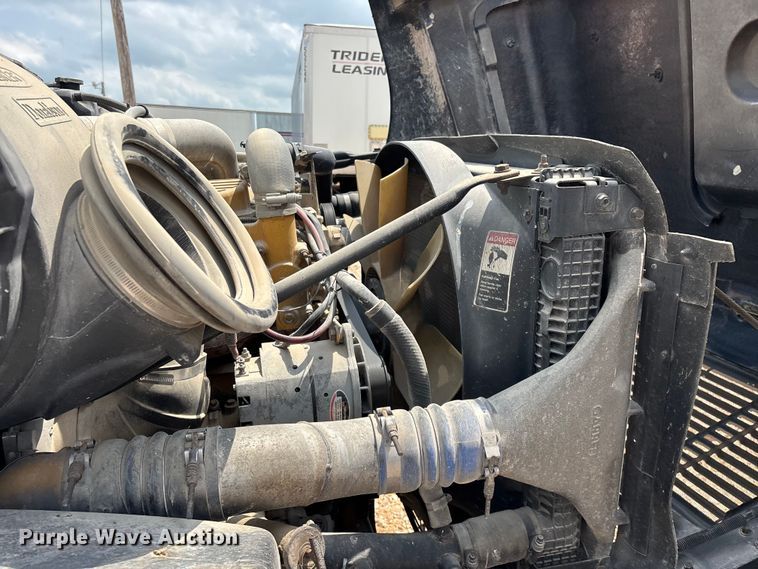 image for item EO4295 2001 Freightliner FL112 semi truck