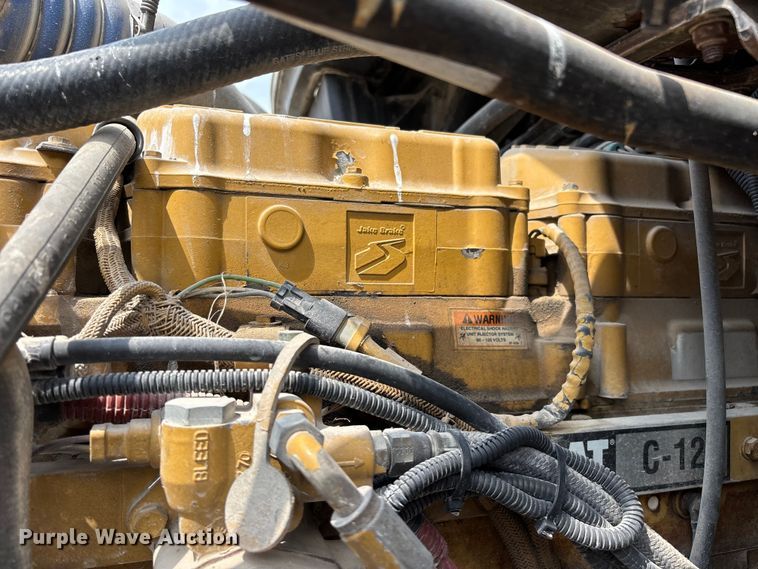image for item EO4295 2001 Freightliner FL112 semi truck