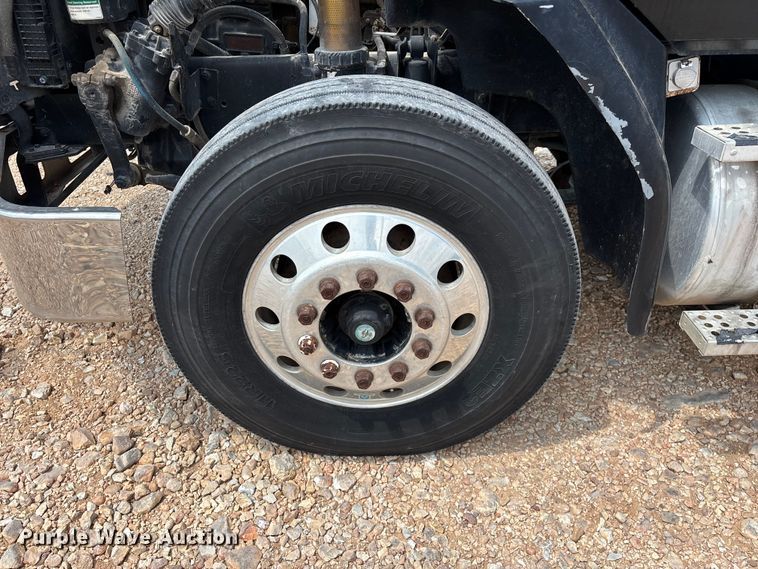 image for item EO4295 2001 Freightliner FL112 semi truck