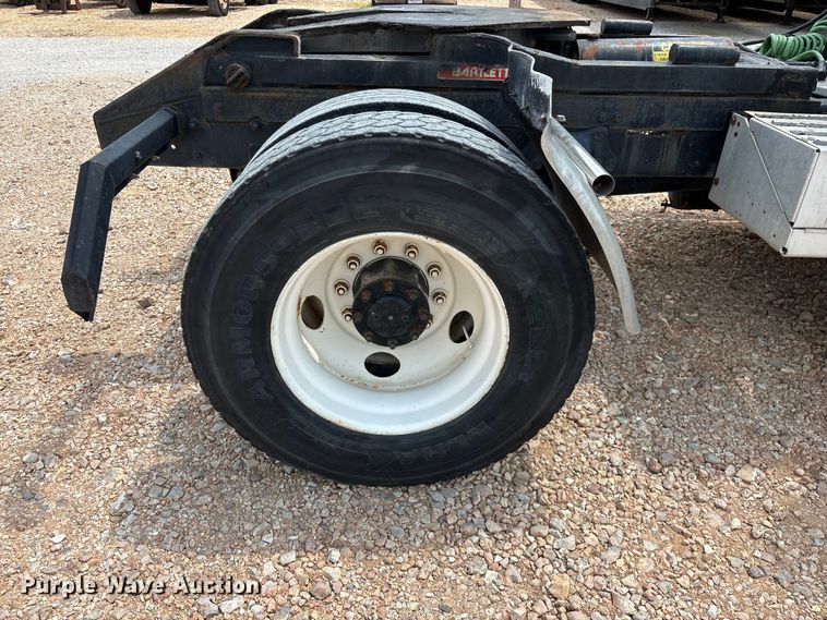 image for item EO4295 2001 Freightliner FL112 semi truck