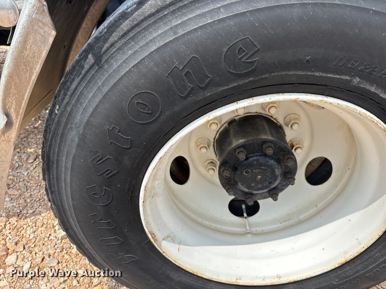 image for item EO4295 2001 Freightliner FL112 semi truck