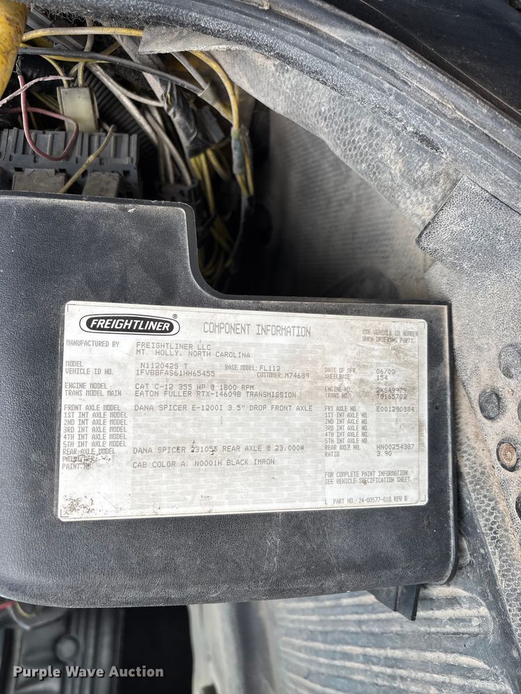 image for item EO4295 2001 Freightliner FL112 semi truck