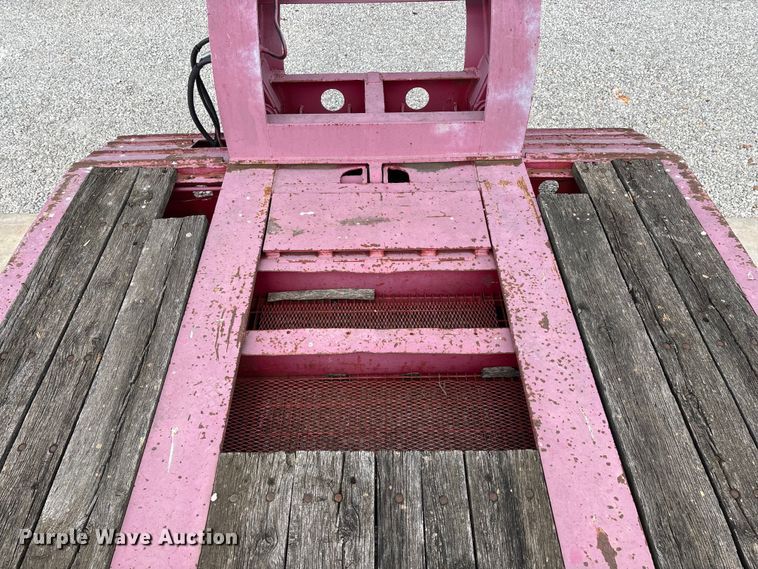 image for item EO4300 1994 Fontaine Specialized Inc. lowboy equipment trailer