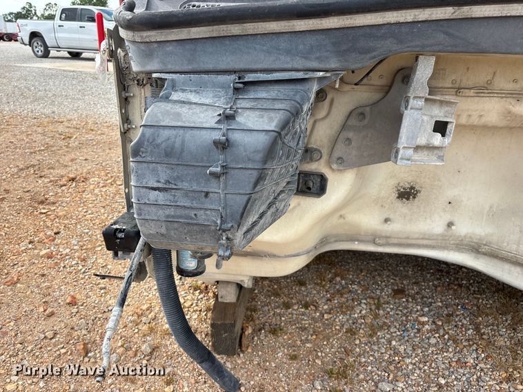 image for item EO4301 2015 Peterbilt 579 semi truck cab