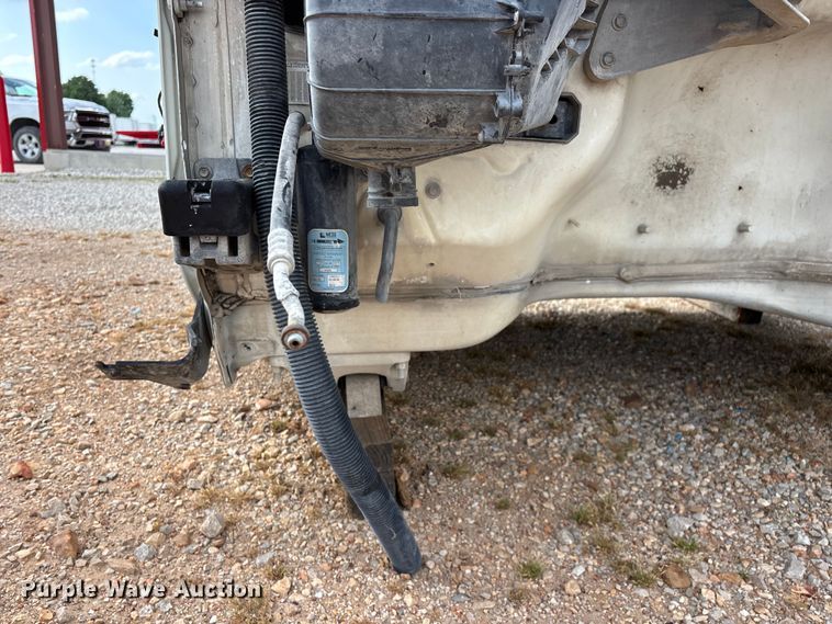 image for item EO4301 2015 Peterbilt 579 semi truck cab