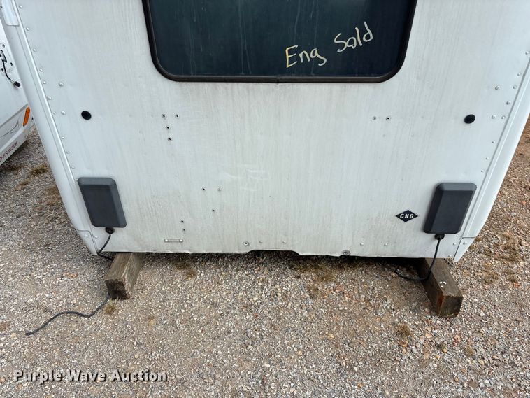 image for item EO4301 2015 Peterbilt 579 semi truck cab