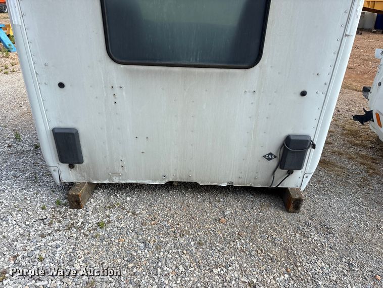 image for item EO4302 2015 Peterbilt 579 semi truck cab
