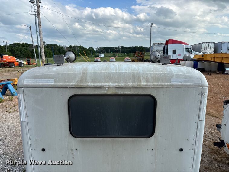 image for item EO4302 2015 Peterbilt 579 semi truck cab