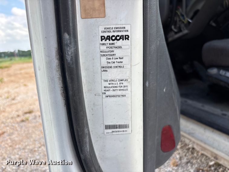 image for item EO4302 2015 Peterbilt 579 semi truck cab