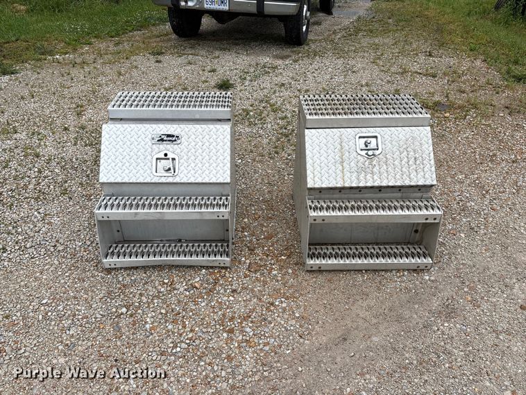 image for item EO4313 (2) truck steps