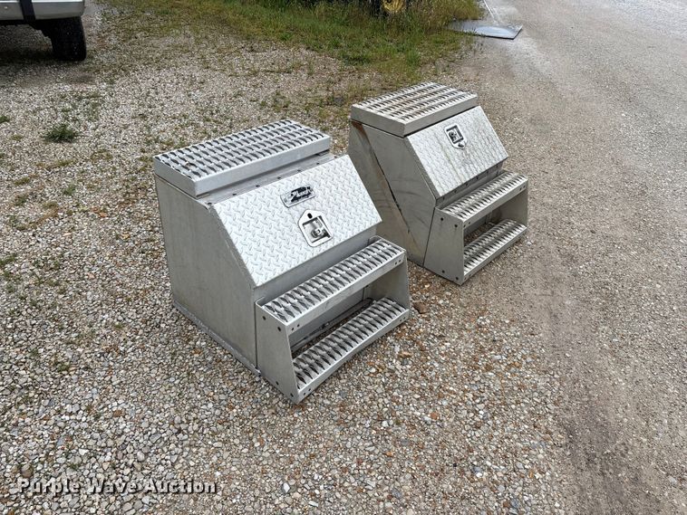 image for item EO4313 (2) truck steps