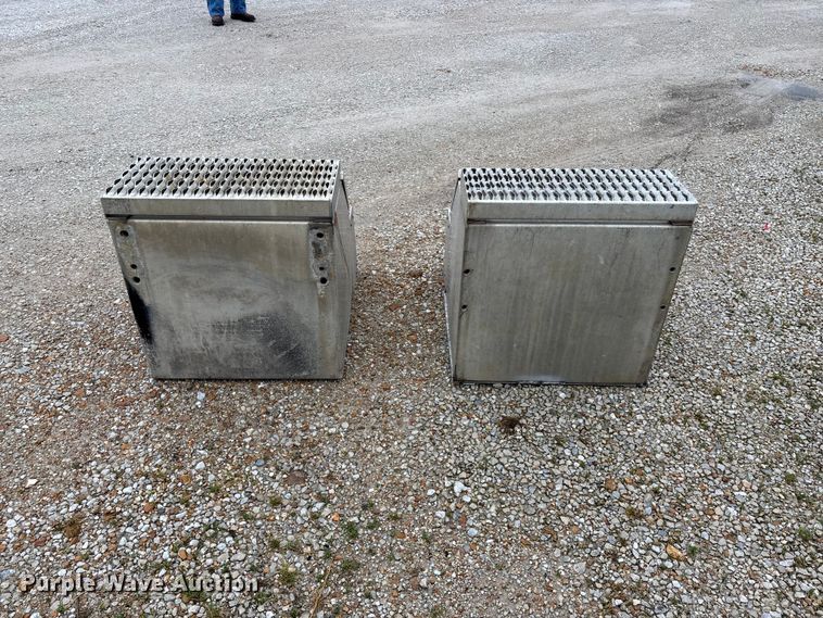 image for item EO4313 (2) truck steps