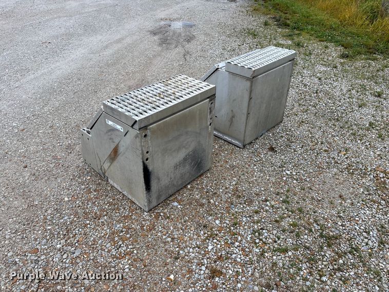 image for item EO4313 (2) truck steps