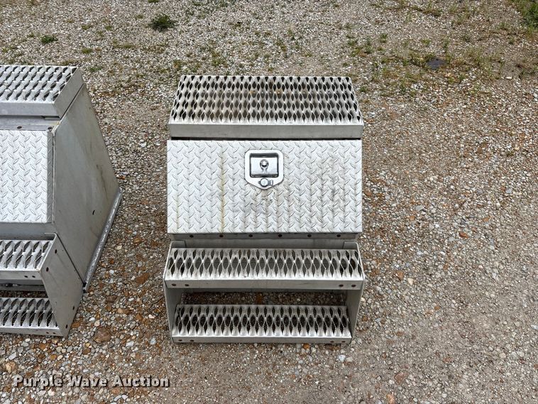 image for item EO4313 (2) truck steps
