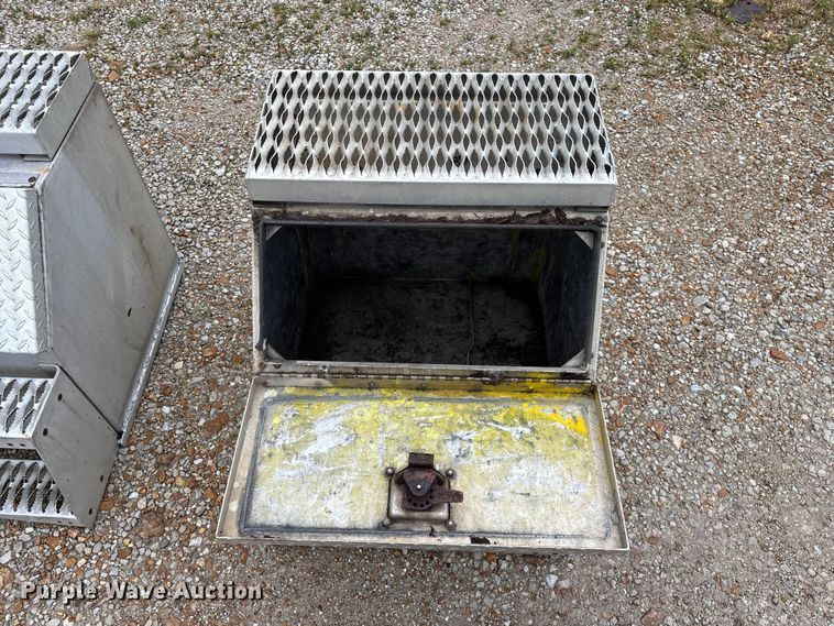 image for item EO4313 (2) truck steps