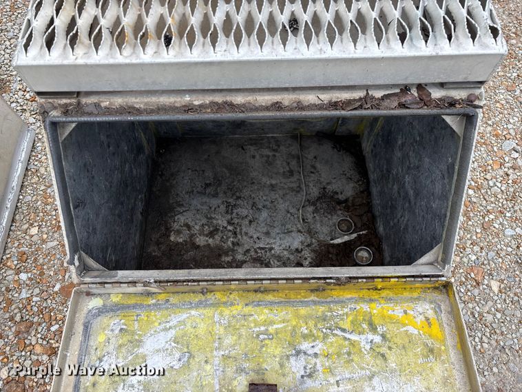 image for item EO4313 (2) truck steps