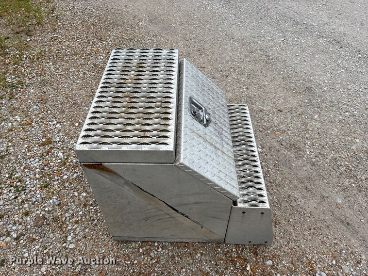 image for item EO4313 (2) truck steps