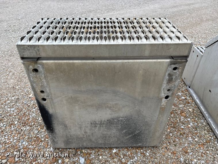 image for item EO4313 (2) truck steps