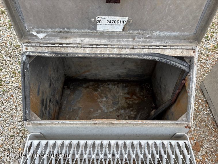 image for item EO4313 (2) truck steps