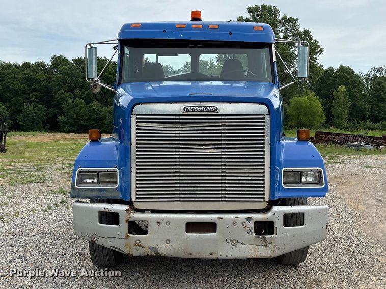 image for item EO4318 2000 Freightliner FLC truck cab and chassis