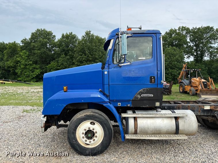 image for item EO4318 2000 Freightliner FLC truck cab and chassis