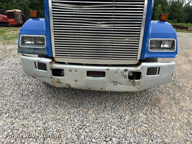 image for item EO4318 2000 Freightliner FLC truck cab and chassis
