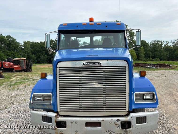 image for item EO4318 2000 Freightliner FLC truck cab and chassis