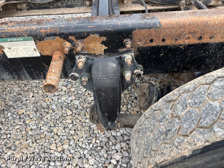 image for item EO4318 2000 Freightliner FLC truck cab and chassis