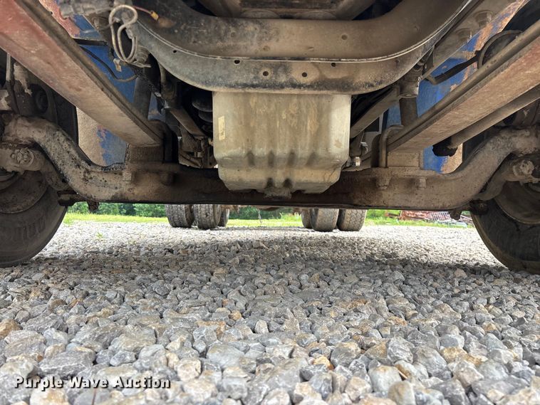image for item EO4318 2000 Freightliner FLC truck cab and chassis