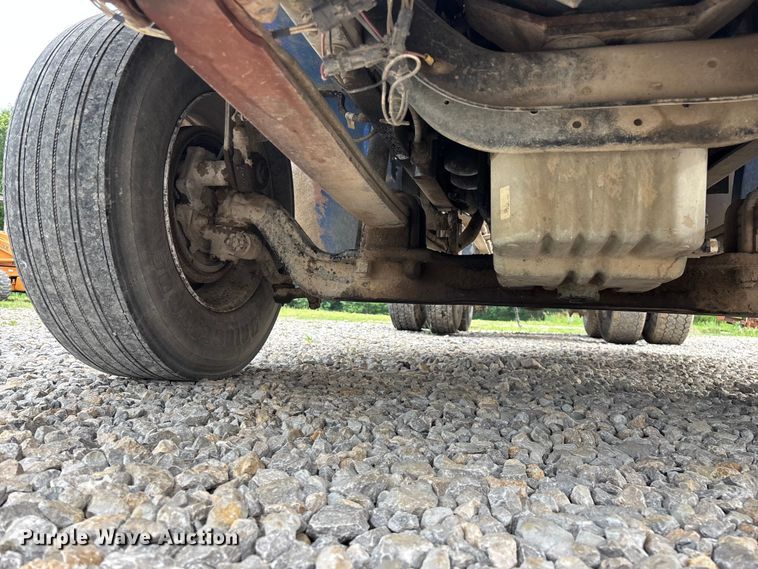 image for item EO4318 2000 Freightliner FLC truck cab and chassis