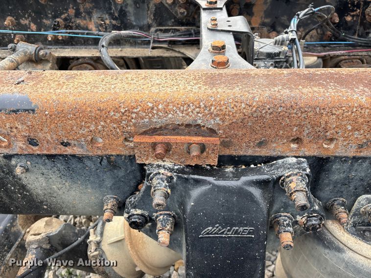 image for item EO4318 2000 Freightliner FLC truck cab and chassis