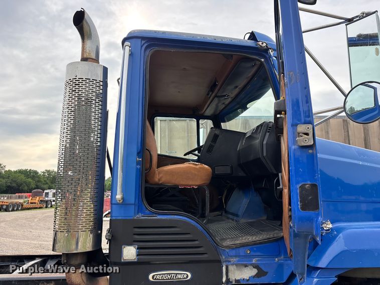 image for item EO4318 2000 Freightliner FLC truck cab and chassis