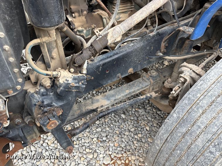 image for item EO4318 2000 Freightliner FLC truck cab and chassis
