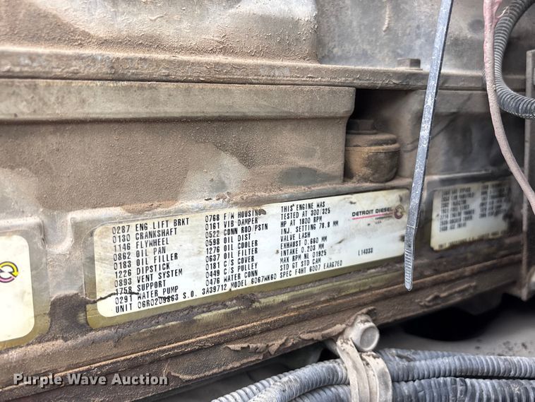 image for item EO4318 2000 Freightliner FLC truck cab and chassis