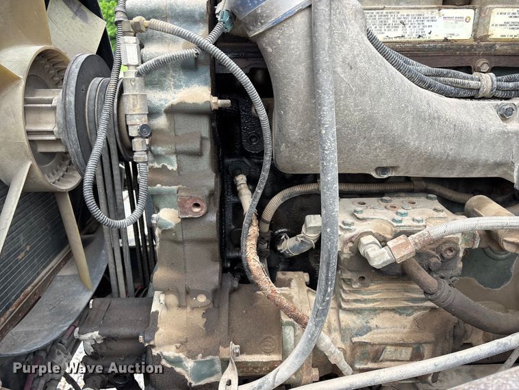 image for item EO4318 2000 Freightliner FLC truck cab and chassis