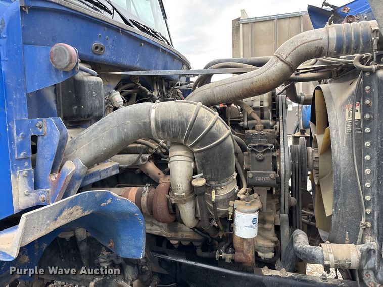 image for item EO4318 2000 Freightliner FLC truck cab and chassis