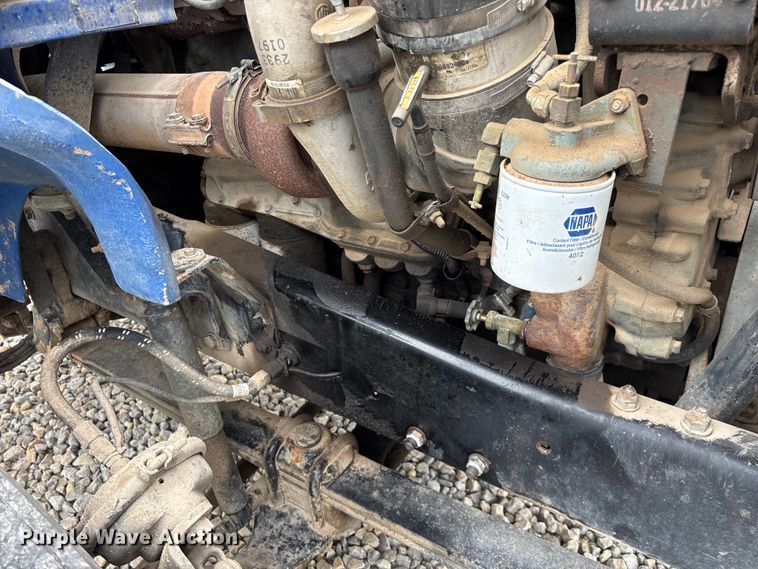 image for item EO4318 2000 Freightliner FLC truck cab and chassis