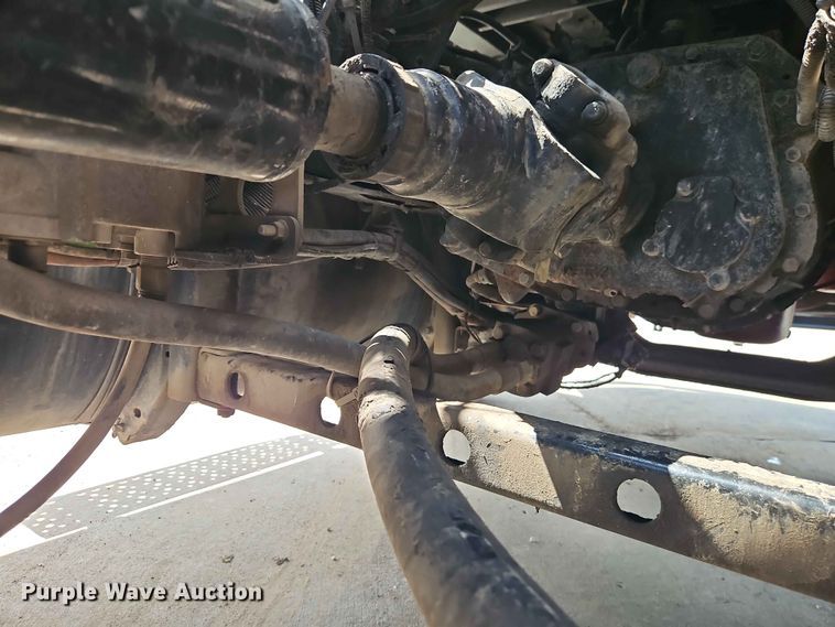 image for item EO7382 2009 International 8600 semi truck