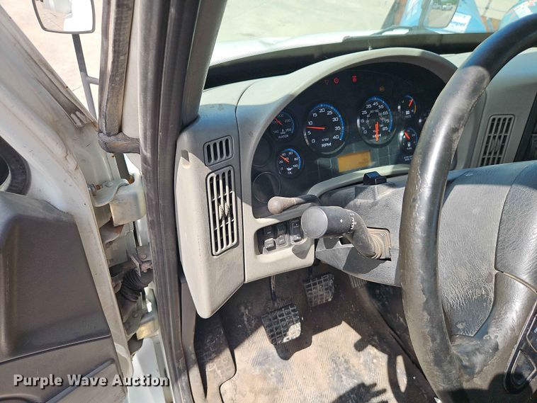 image for item EO7382 2009 International 8600 semi truck