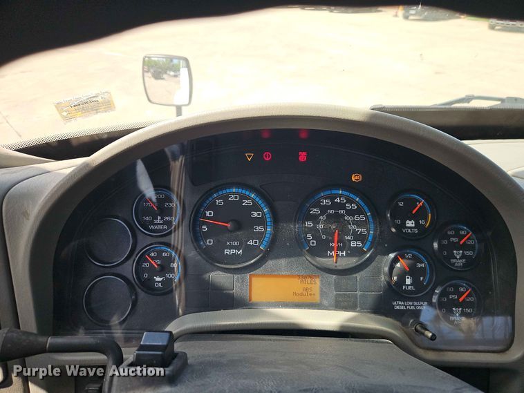 image for item EO7382 2009 International 8600 semi truck