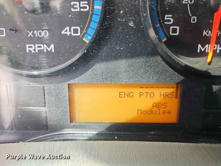 image for item EO7382 2009 International 8600 semi truck