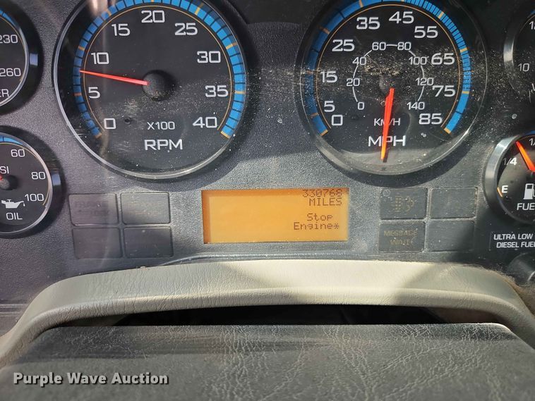 image for item EO7382 2009 International 8600 semi truck