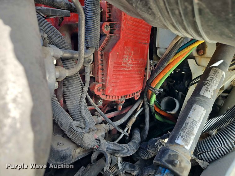 image for item EO7382 2009 International 8600 semi truck