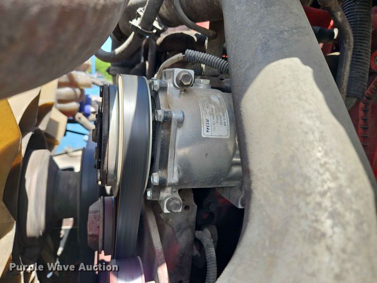 image for item EO7382 2009 International 8600 semi truck